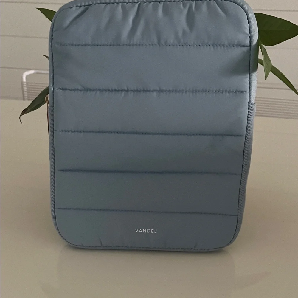 Vandel Original Puffy iPad Sleeve 9-11inch NWOT